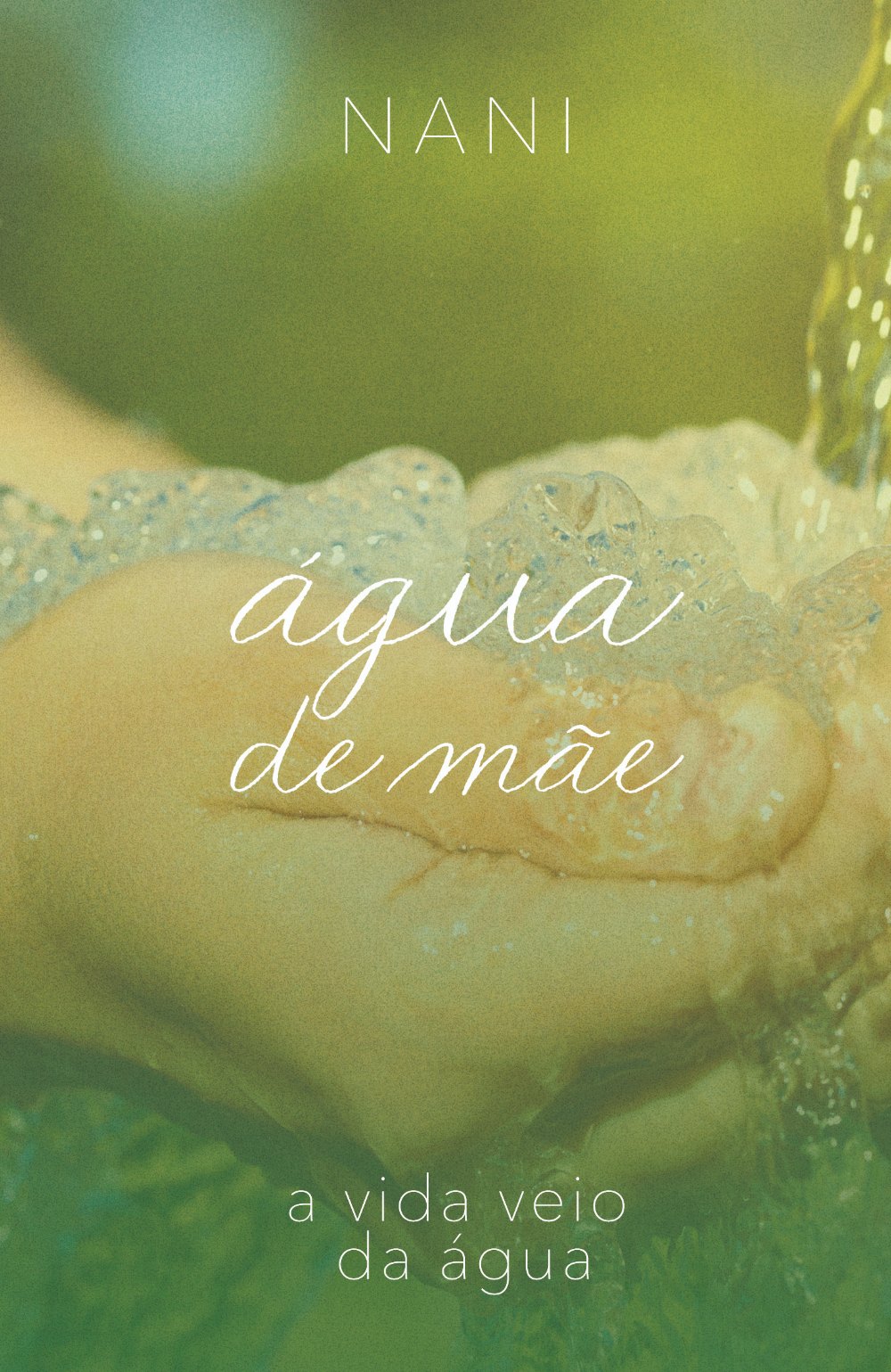 Capa do livro Água de mãe, de Nani — fruta submersa em água sobre fundo verde, com tipografia caligráfica clara